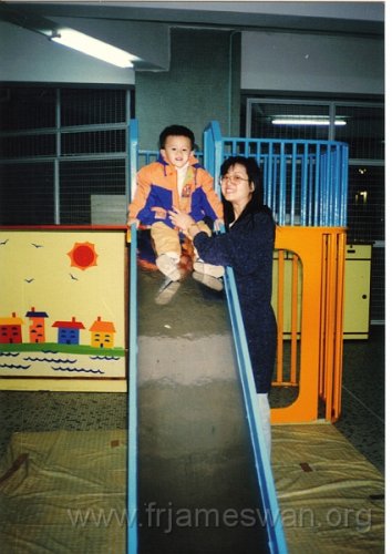 1991-Chan-Jun-Yi-and-mother-Ma-Yi-Mun