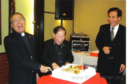 2005-Nov-26-Birthday-Celebration-of-Fr-James-Wan-and-Fr-Kong-Yung-Kwon-3